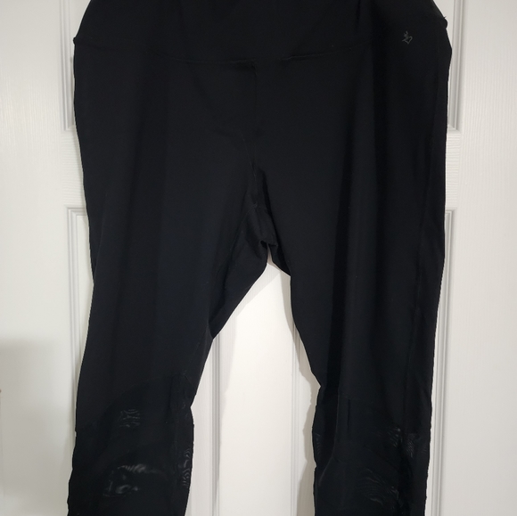 Torrid Black Active Cropped Leggings Sz 3 - Picture 4 of 4